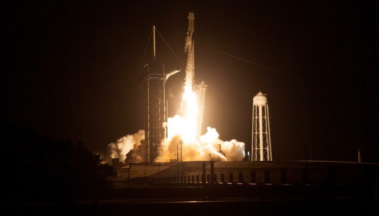 Nasa e SpaceX enviam quatro astronautas à Estação Espacial