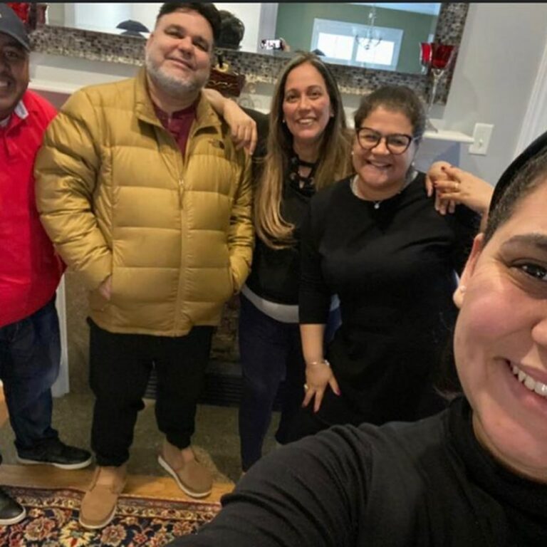 Bispa Sandra Tenório com família e amigos