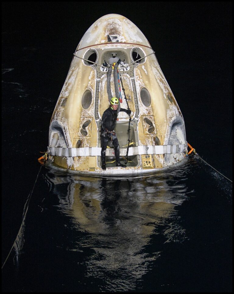 Tripulação de astronautas retornou à Terra após quase seis meses no espaço