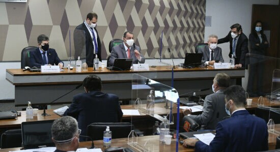Senadores reunidos durante a CPI da Covid