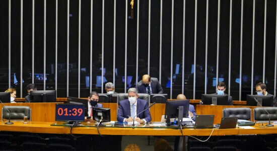 Sessão da Câmara dos Deputados votou a MP da privatização da Eletrobras