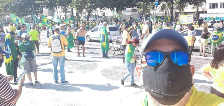 Manifestantes saíram por todo o país pedindo ação de Jair Bolsonaro contra suposto golpe de Estado em curso no Congresso e no STF
