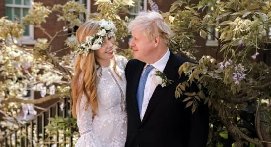 Primeiro-ministro do Reino Unido, Boris Johnson se casou em segredo com sua noiva, Carrie Symonds