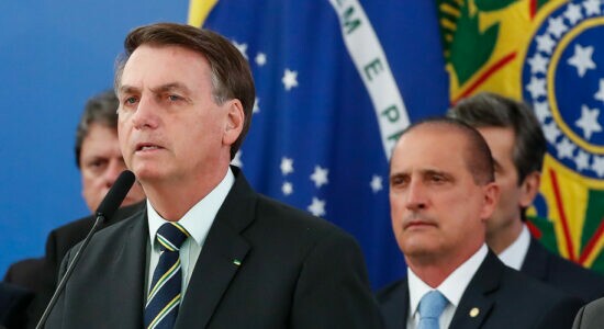 Bolsonaro deve iniciar desincompatibilização de ministros no início do próximo ano