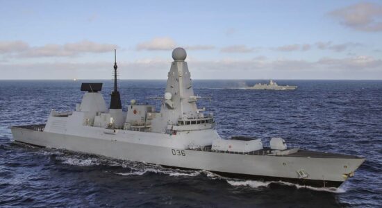 HMS Defender teria sido atacado pelos russos