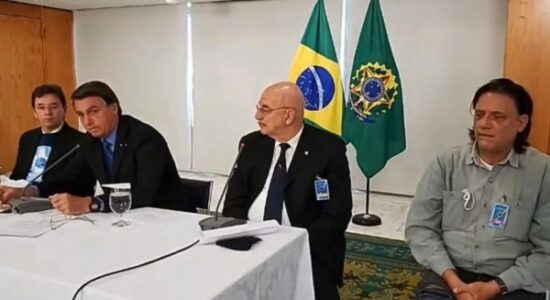 Reunião de Bolsonaro com médicos está disponível publicamente