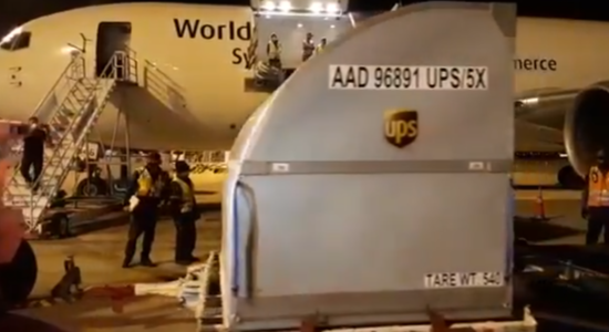 Avião com mais 530 mil doses da vacina da Pfizer chega a São Paulo
