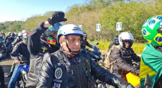 Presidente Jair Bolsonaro em motociata em Porto Alegre