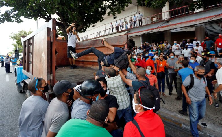 Protestos contra o governo comunista marcaram o fim de semana em Cuba