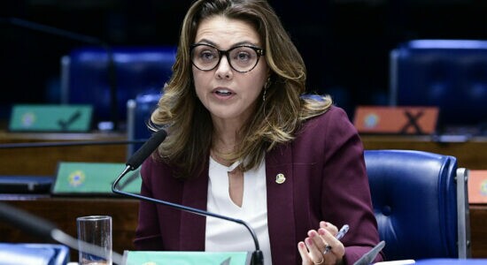 Leila Barros é alvo de ação do PSB