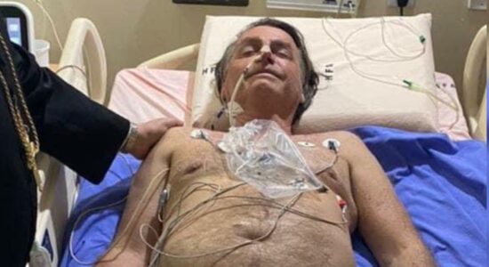 Do hospital, Bolsonaro agradece orações: Mais um desafio
