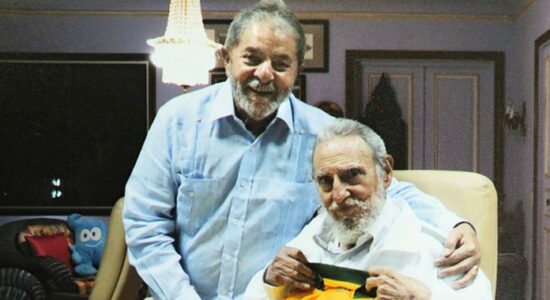 Luiz Inácio Lula da Silva ao lado de Fidel Castro