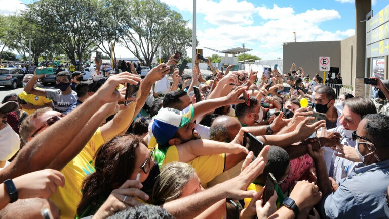 Em viagem ao Ceará, Bolsonaro é aplaudido por multidão
