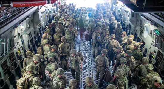 Reino Unido intensifica apoio para ajudar cidadãos britânicos a deixar o Afeganistão