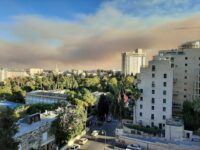 Grande incêndio atinge área de montanha em Israel