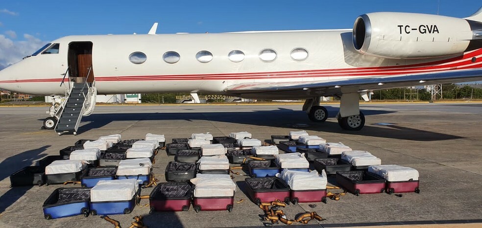 Polícia aprende cocaína escondida em 24 malas em jatinho no Aeroporto de Fortaleza