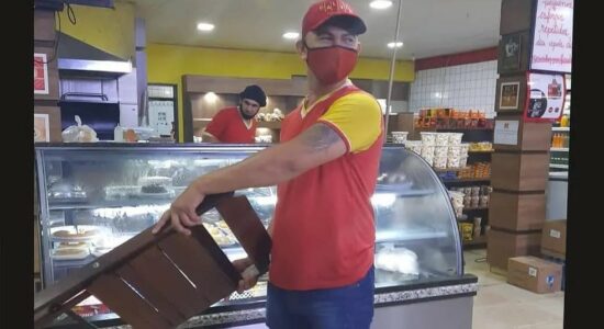Funcionário de padaria ganhou homenagem após impedir assalto