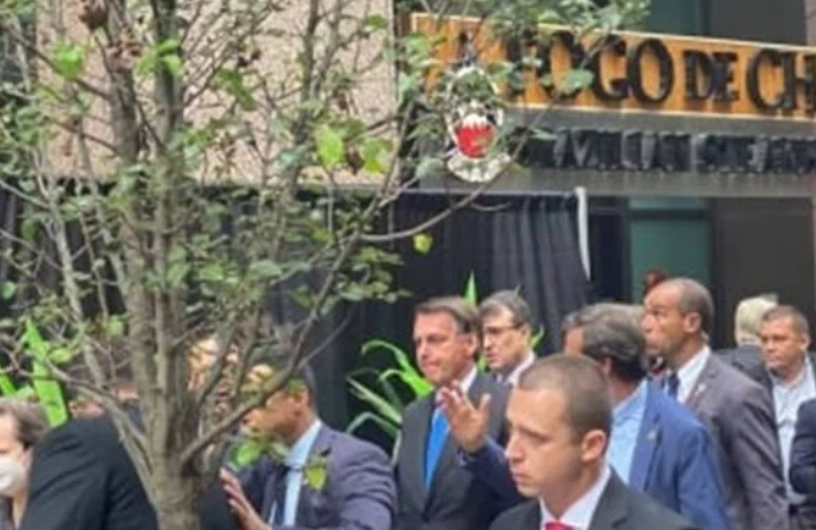 Bolsonaro esteve em uma filial da churrascaria brasileira Fogo de Chão, em Nova Iorque