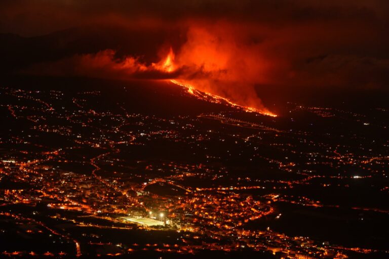 Erupção do vulcão nas Ilhas Canárias