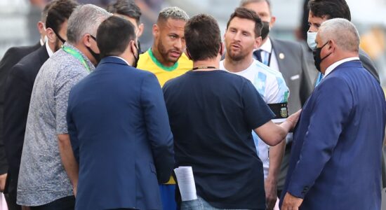 Jogo entre Brasil e Argentina foi suspenso