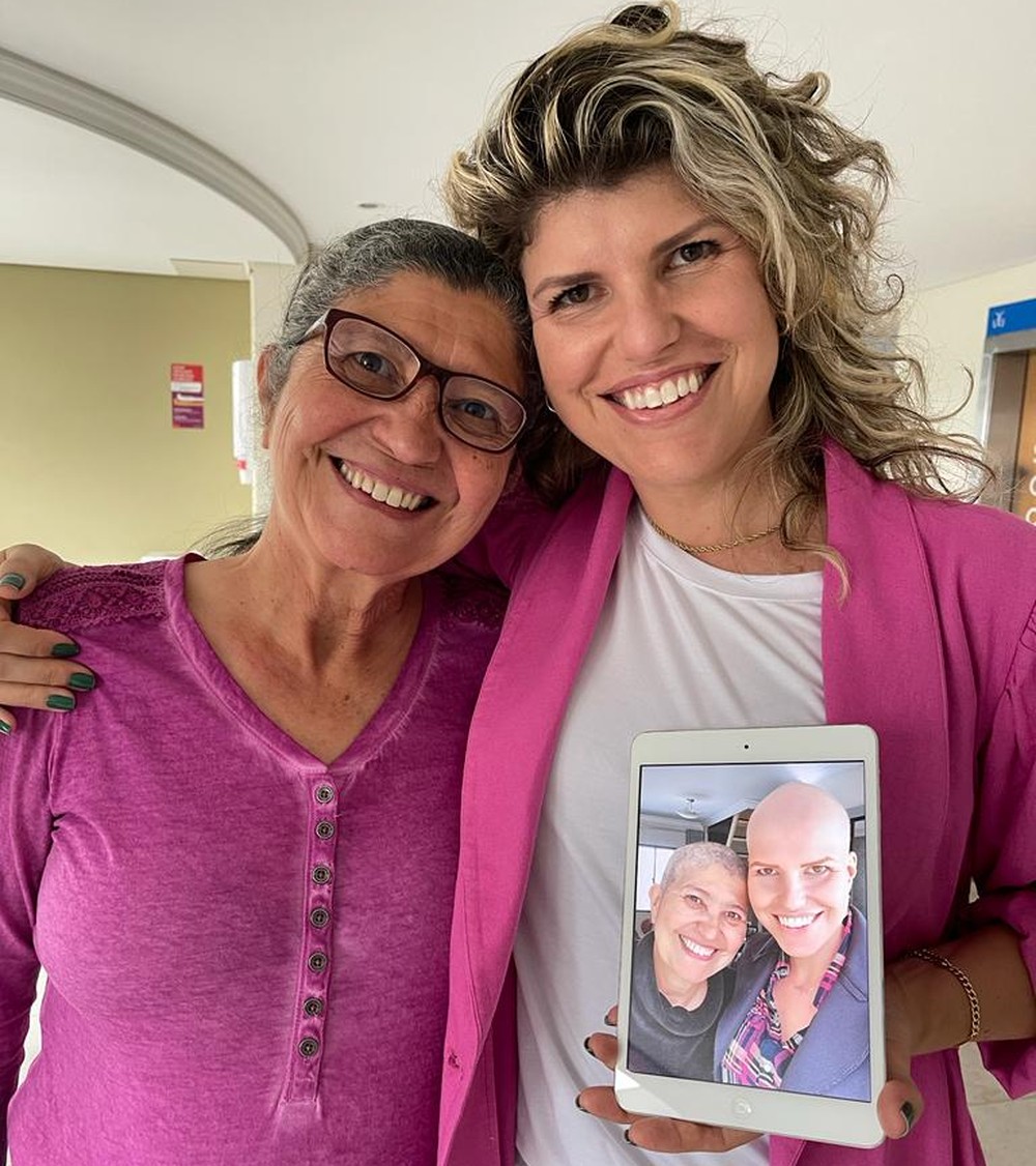 Mãe e filha que descobriram câncer de mama juntas celebram recuperação