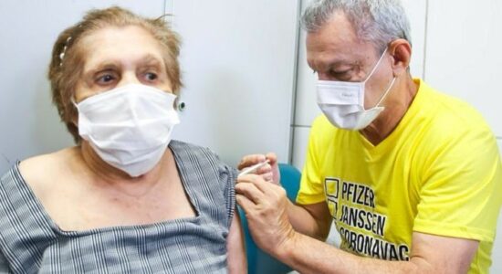 Idosa sofreu um AVC após ser imunizada