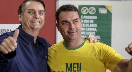 Presidente Jair Bolsonaro e o senador Flávio Bolsonaro