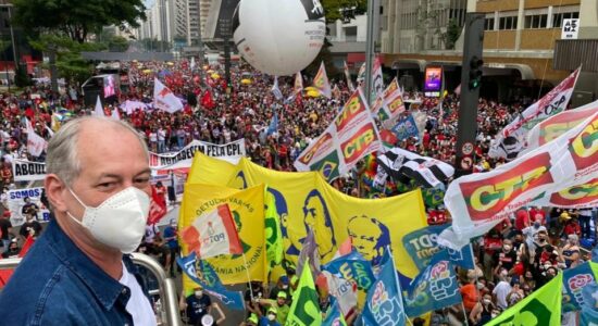 Ciro Gomes foi hostilizado pela esquerda em atos contra Jair Bolsonaro