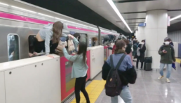 Homem atacou pelo menos 15 pessoas com uma faca em trem de Tóquio, no Japão