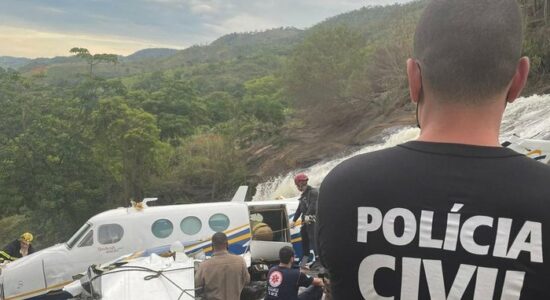Avião que levava Marília Mendonça caiu após atingir cabo de alta tensão
