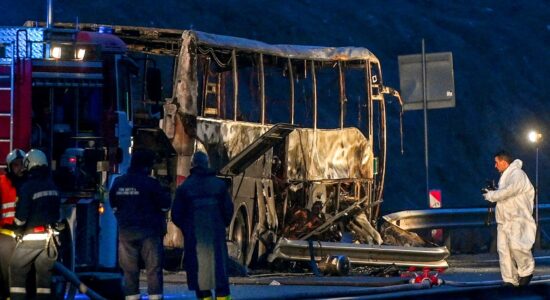 Acidente com ônibus matou 45 pessoas na Bulgária