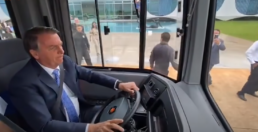 Bolsonaro no ônibus