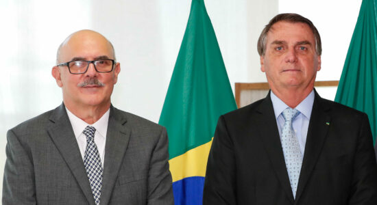 Presidente Jair Bolsonaro ao lado do ex-ministro da Educação, Milton Ribeiro