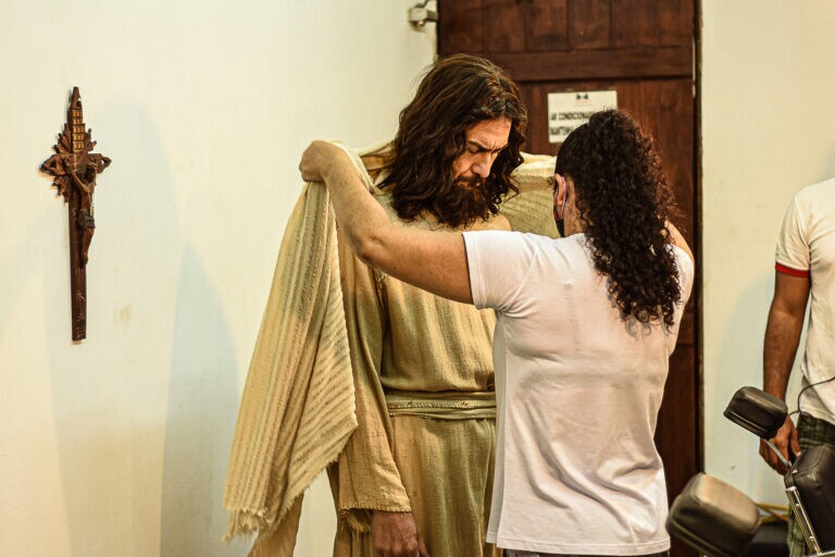Gabriel Braga Nunes grava cenas como Jesus