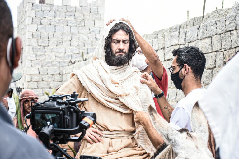 Gabriel Braga Nunes grava cenas como Jesus