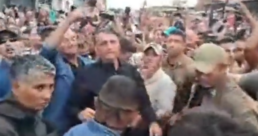 Presidente Jair Bolsonaro é ovacionado pelo povo