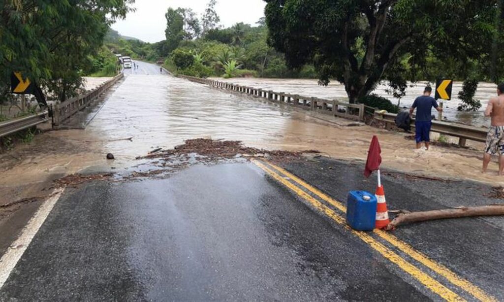 Enchente em Eunápolis, Bahia
