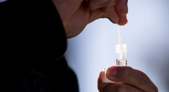 Anvisa manda recolher autotestes para covid-19 vendidos em farmácias