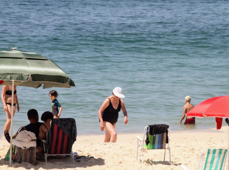 Ex-presidente Dilma Rousseff curtiu uma praia