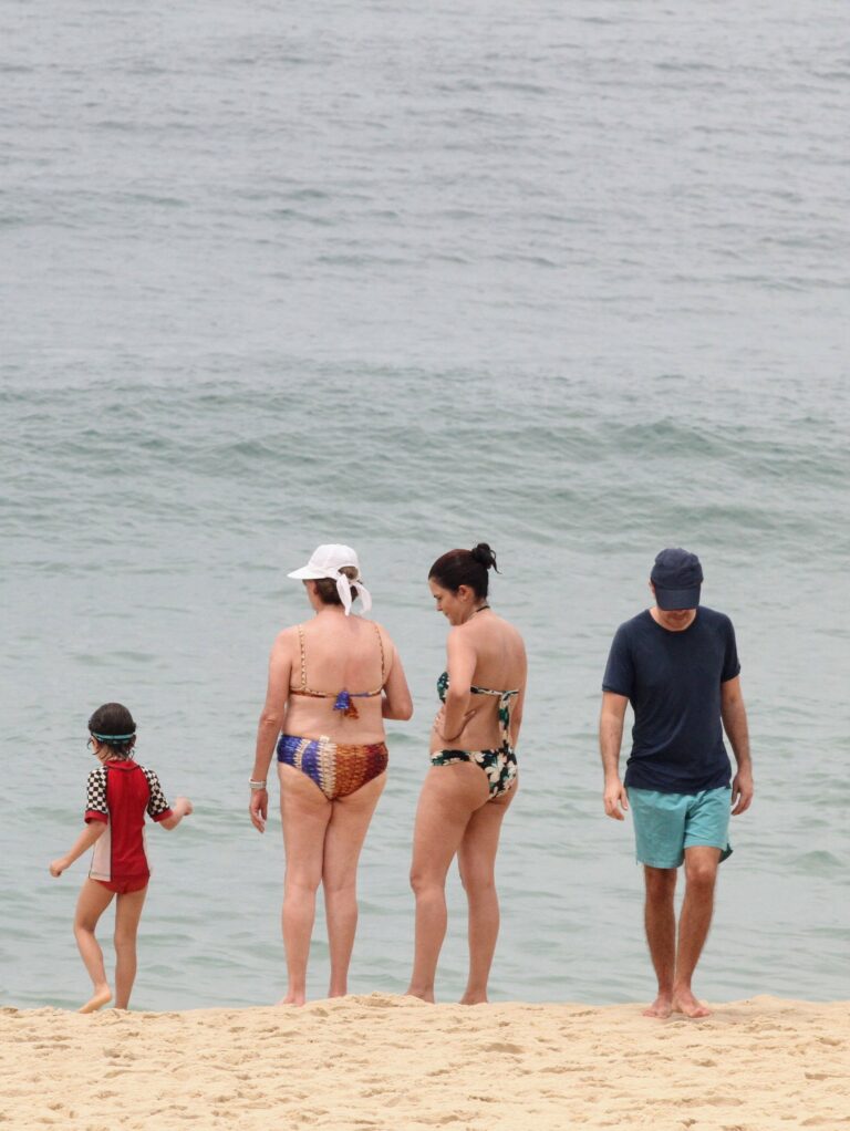 Ex-presidente Dilma foi à praia com a família