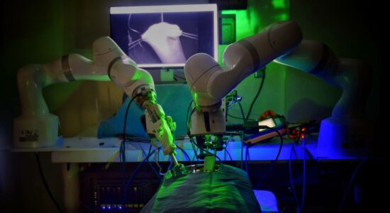Robô realiza primeira cirurgia laparoscópica sem ajuda humana