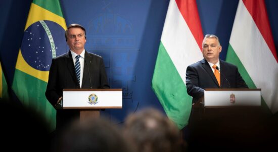 Presidente Jair Bolsonaro ao lado do primeiro-ministro da Hungria Viktor Orbán