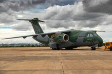 Aeronaves modelo KC-390 Millennium estão preparadas para buscar brasileiros