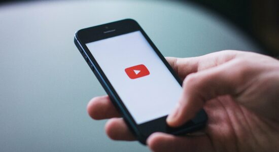 YouTube removeu 233 vídeos de canais de direita