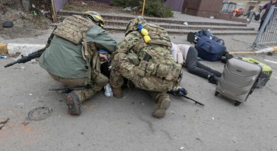 Mulher e duas crianças morreram após ataque com morteiro próximo de Kiev