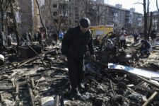 Cenário de destruição causado pela guerra em Kiev