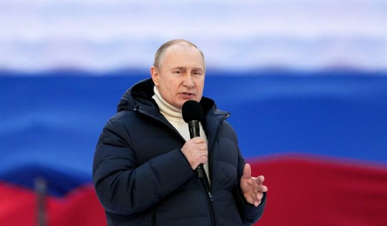 Putin exalta unidade da população em evento com 200 mil pessoas em Moscou