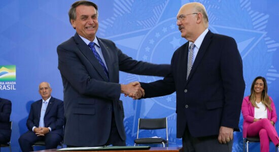 Presidente Jair Bolsonaro ao lado do ex-ministro da Educação, Milton Ribeiro