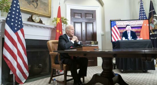 Presidente dos EUA, Joe Biden, em reunião com o presidente da China, Xi Jinping