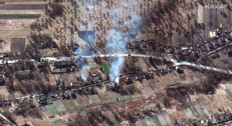 Imagens de satélite mostram o desdobramento de forças terrestres da Rússia na Ucrânia